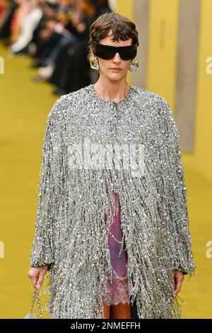 Milano, Italia. 24th Feb, 2023. GUCCI Autunno-Inverno 2023-2024 durante la settimana della Moda di Milano il 2023 febbraio - Milano; Italia 24/02/2023 Credit: dpa/Alamy Live News Foto Stock