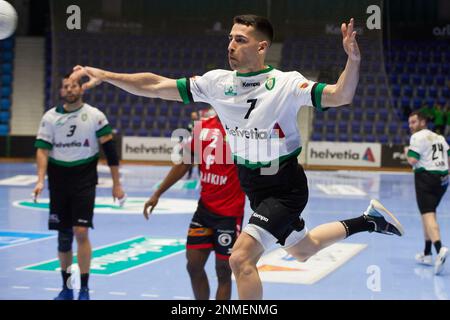 Pamplona, Spagna. 24th febbraio 2023. Sport. Pallamano. Martin Ganuza (7-Helvetia Anaitasuna) durante la partita di pallamano della Lega Asobal di plenitude tra Helvetia Anaitasuna e Fraikin BM. Granollers al padiglione Anaitasuna di Pamplona (Spagna) il 24 febbraio 2023. Credit: Iùigo Alzugaray/Alamy Live News Foto Stock