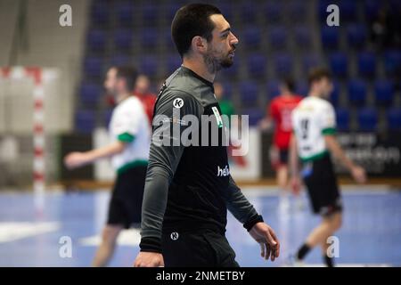 Pamplona, Spagna. 24th febbraio 2023. Sport. Pallamano. Juan Manuel (87-Helvetia Anaitasuna) durante la partita di pallamano della Plenitude Asobal League tra Helvetia Anaitasuna e Fraikin BM. Granollers al padiglione Anaitasuna di Pamplona (Spagna) il 24 febbraio 2023. Credit: Iùigo Alzugaray/Alamy Live News Foto Stock