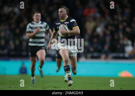 Leeds, Regno Unito. 24th Feb, 2023. Cameron Smith di Leeds Rhinos*** durante la partita della Betfred Super League tra Leeds Rhinos e Hull FC all'Headingley Stadium di Leeds, Regno Unito, il 24 febbraio 2023. Foto di Simon Hall. Solo per uso editoriale, licenza richiesta per uso commerciale. Non è utilizzabile nelle scommesse, nei giochi o nelle pubblicazioni di un singolo club/campionato/giocatore. Credit: UK Sports Pics Ltd/Alamy Live News Foto Stock