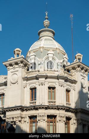 VALENCIA, Spagna - 24 febbraio : Post storico edificio di uffici nella piazza del Municipio di Valencia Spagna il 24 febbraio 2019 Foto Stock