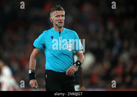 EINDHOVEN - Referee Daniele Orsato durante la partita di play-off della UEFA Europa League tra il PSV Eindhoven e il Sevilla FC allo stadio Phillips il 23 febbraio 2023 a Eindhoven, Paesi Bassi. AP | Dutch Height | Jeroen Putmans Foto Stock