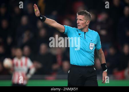 EINDHOVEN - Referee Daniele Orsato durante la partita di play-off della UEFA Europa League tra il PSV Eindhoven e il Sevilla FC allo stadio Phillips il 23 febbraio 2023 a Eindhoven, Paesi Bassi. AP | Dutch Height | Jeroen Putmans Foto Stock