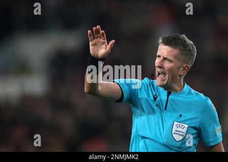 EINDHOVEN - Referee Daniele Orsato durante la partita di play-off della UEFA Europa League tra il PSV Eindhoven e il Sevilla FC allo stadio Phillips il 23 febbraio 2023 a Eindhoven, Paesi Bassi. AP | Dutch Height | Jeroen Putmans Foto Stock