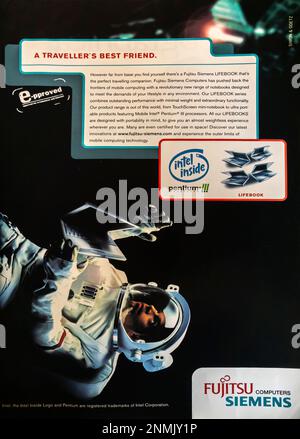 Spot pubblicitario per notebook Fujitsu Siemens Lifebook in una rivista NatGeo, giugno 2000 Foto Stock
