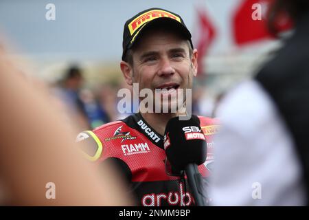 Victoria, Australia. 25th Feb, 2023. Alvaro Bautista (ESP) Racing for Aruba.IT Racing - Ducati-parla ai media al Tissot Superpole Podium durante il 2023° round australiano del Grand Ridge World Championship 2023 MOTUL FIM Superbike a Phillip Island, Australia, il 25 febbraio 2023 - Image Credit: brett keating/Alamy Live News Foto Stock