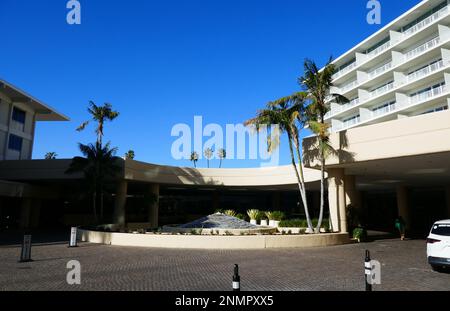 Beverly Hills, California, USA 11th Febbraio 2023 il Beverly Hilton Hotel dove si tiene il Clive Davis Grammy Party, i Golden Globes e Singer Whitney Houston è morto qui il 11 Febbraio 2023 a Beverly Hills, California, USA. L'hotel e' stato aperto nel 1955 e costruito dal Conrad Hilton. Merv Griffin ha pagato $102 milioni di dollari per l'hotel nel 1987. Foto di Barry King/Alamy Stock Photo Foto Stock