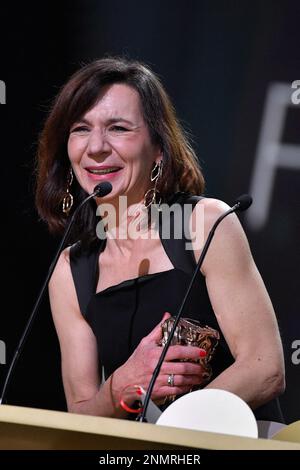 Michaela Pavlatova riceve il premio miglior lungometraggio Cesar per il film ma famille afghane durante i Cesar Film Awards 48th a l'Olympia a Parigi, in Francia, il 24 febbraio 2023. Foto di Aurore Marechal/ABACAPRESS.COM Credit: Abaca Press/Alamy Live News Foto Stock