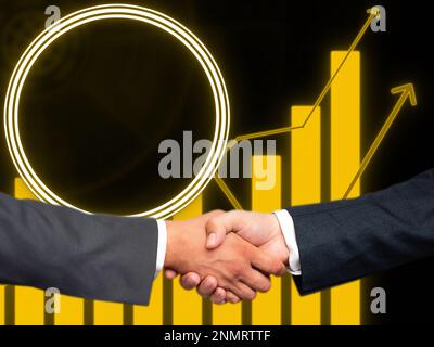 Due uomini in tute che scuotono le mani sullo sfondo di stile futuristico frontale con luce colorata. Nuove tecnologie digitali del futuro. Handshake rappresenta Foto Stock