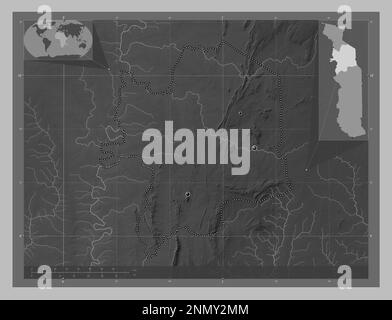 Kara, regione del Togo. Mappa in scala di grigi con laghi e fiumi. Posizioni delle principali città della regione. Mappe delle posizioni ausiliarie degli angoli Foto Stock