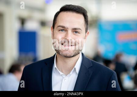 Brema, Germania. 25th Feb, 2023. Thore Schäck, primo candidato del FDP di Brema per le elezioni parlamentari, è presente alla conferenza di partito del FDP di Brema. Il partito vuole adottare il programma elettorale per le elezioni comunali del 14 maggio 2023. Credit: Hauke-Christian Dittrich/dpa/Alamy Live News Foto Stock