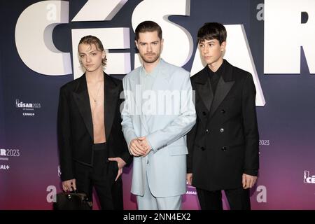 Eden Damsaline, Lukas Dhont e Gustav De Waele arrivano ai Cesar Film Awards 48th a l'Olympia, il 24 febbraio 2023 a Parigi, Francia. Foto di David Niviere/ABACAPRESS.COM Foto Stock