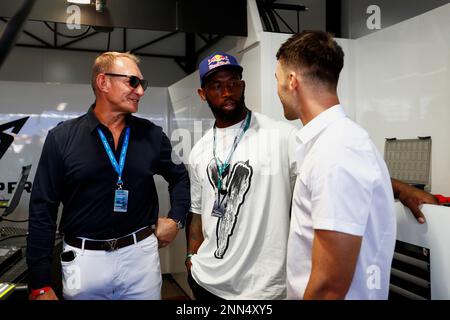 Francois Pienaar, ex capitano sudafricano di rugby, e presente, Sudafrica. , . Capitano Siya Kolisi con Kelvin van der Linde, ABT CUPRA Formula e Team durante la Formula e Round 5 - Cape Town e-Prix a Città del Capo, Sudafrica. (Foto di Carl Bingham/Motorsport Images/Sipa USA) Credit: Sipa USA/Alamy Live News Foto Stock