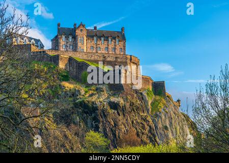 Castello visto da Princes Street Gardens, Edimburgo, Scozia Foto Stock