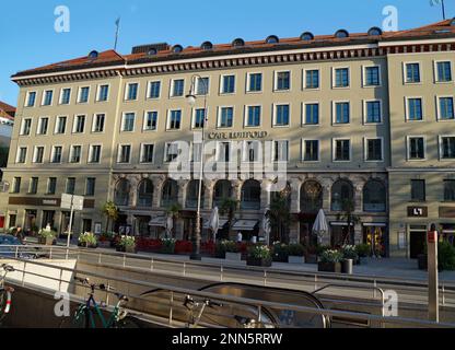 Il famoso caffè reale Luitpold in Brienner Street (Brienner Strasse) a Monaco, Baviera, Germania - 10 maggio 2015 Foto Stock