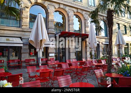 Il famoso caffè reale Luitpold in Brienner Street (Brienner Strasse) a Monaco, Baviera, Germania - 10 maggio 2015 Foto Stock