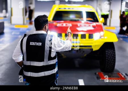209 ZHANG Guoyu (chn), MENA Oriol (spa), BAIC ORV, BAIC ORV BJ40, FIA W2RC, Ambiente durante lo scrutinio dell'Abu Dhabi Desert Challenge 2023, 2nd° round della stagione 2023 W2RC, il 25 febbraio 2023 presso ADNOC Business Center, Abu Dhabi - Photo Bastien Roux / DPPI Credit: DPPI Media/Alamy Live News Foto Stock