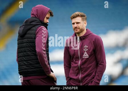 Stuart Armstrong di Southampton (a destra) sul campo prima della partita della Premier League a Elland Road, Leeds. Data immagine: Sabato 25 febbraio 2023. Foto Stock