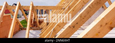 Capriate tetto in costruzione di una casa di nuova costruzione Foto Stock
