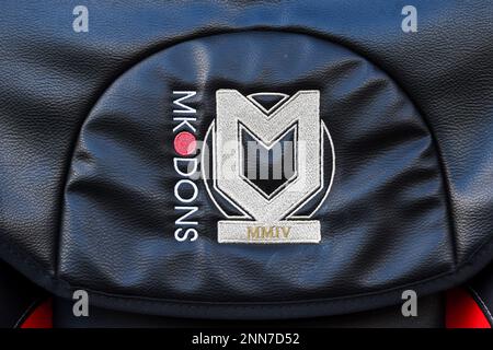 MK Dons Logo on Dug out posti a sedere durante la partita della Sky Bet League 1 tra MK Dons e Ipswich Town allo Stadio MK, Milton Keynes sabato 25th febbraio 2023. (Foto: Kevin Hodgson | NOTIZIE MI) Credit: NOTIZIE MI & Sport /Alamy Live News Foto Stock