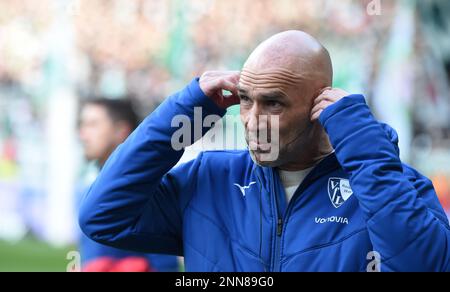 Germania. 25th Feb, 2023. Brema, Germania. 25th Feb, 2023. Calcio: Bundesliga, Werder Bremen - VfL Bochum, Giornata 22, wohninvest Weserstadion. Bochum allenatore Thomas Letsch durante l'intervista. Credit: Carmen Jaspersen/dpa - NOTA IMPORTANTE: In conformità ai requisiti della DFL Deutsche Fußball Liga e del DFB Deutscher Fußball-Bund, è vietato utilizzare o utilizzare fotografie scattate nello stadio e/o della partita sotto forma di sequenze di immagini e/o serie di foto simili a video./dpa/Alamy Live News Credit: dpa Picture Alliance/Alamy Live News Foto Stock