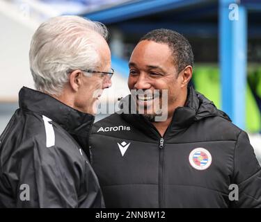 Paul Ince manager di Reading Greats Mick McCarthy manager di Blackpool durante la partita Sky Bet Championship Reading vs Blackpool al Select Car Leasing Stadium, Reading, Regno Unito, 25th febbraio 2023 (Foto di Mark Cosgrove/News Images) Foto Stock