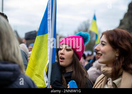marzo ucraino Edimburgo segna un anno dallo scoppio della guerra Foto Stock