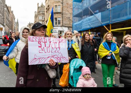 marzo ucraino Edimburgo segna un anno dallo scoppio della guerra Foto Stock