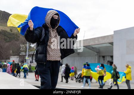 marzo ucraino Edimburgo segna un anno dallo scoppio della guerra Foto Stock