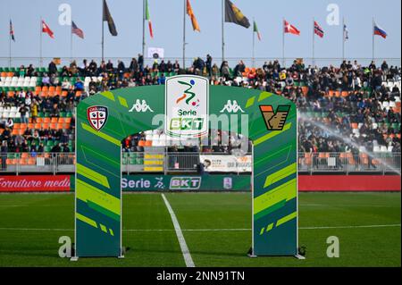 Venezia, Italia. 25th Feb, 2023. Arco allineamento BKT durante Venezia FC vs Cagliari Calcio, partita italiana di calcio Serie B a Venezia, febbraio 25 2023 Credit: Independent Photo Agency/Alamy Live News Foto Stock