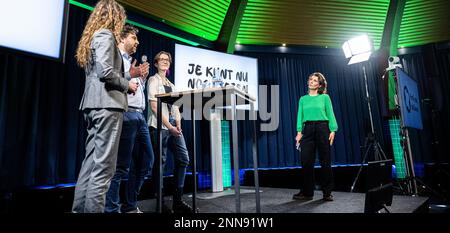 DEN BOSCH - Prof. dr. Il Dr. Ingrid Visseren-Hamakers (candidato al Senato), Rick van de Pol (leader della lista per il Water Board AA en Maas) e Nikky Hamersrag (leader della lista per il Brabante del Nord) terranno una discussione di gruppo durante la campagna elettorale del Partito per gli animali (PvdD). ANP ROB ENGELAAR olanda fuori - belgio fuori Foto Stock