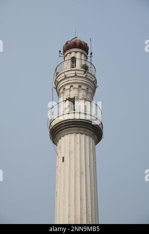 Lo Shaheed Minar era il monumento di Ochterlony. Fu eretta nel 1828 in memoria del maggiore generale Sir David Ochterlony. Kolkata, India. Foto Stock