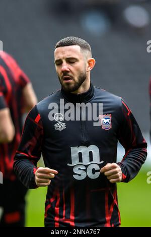 Conor Chaplin (10 Ipswich Town) Warm-up prima della partita della Sky Bet League 1 tra MK Dons e Ipswich Town allo Stadio MK, Milton Keynes sabato 25th febbraio 2023. (Foto: Kevin Hodgson | NOTIZIE MI) Credit: NOTIZIE MI & Sport /Alamy Live News Foto Stock