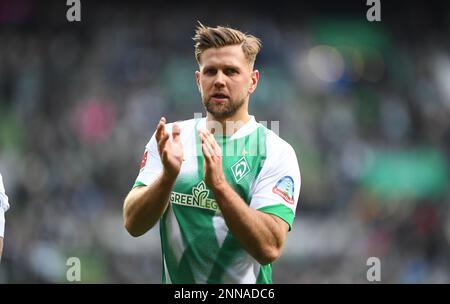 Germania. 25th Feb, 2023. Brema, Germania. 25th Feb, 2023. Calcio: Bundesliga, Werder Bremen - VfL Bochum, Giornata 22, wohninvest Weserstadion. Il Füllkrug di Niclas di Brema entra in metà tempo. Credit: Carmen Jaspersen/dpa - NOTA IMPORTANTE: In conformità ai requisiti della DFL Deutsche Fußball Liga e del DFB Deutscher Fußball-Bund, è vietato utilizzare o utilizzare fotografie scattate nello stadio e/o della partita sotto forma di sequenze di immagini e/o serie di foto simili a video./dpa/Alamy Live News Credit: dpa Picture Alliance/Alamy Live News Foto Stock