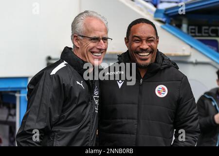 Reading, Regno Unito. 25th Feb, 2023. Paul Ince manager di Reading Greats Mick McCarthy manager di Blackpool durante la partita Sky Bet Championship Reading vs Blackpool al Select Car Leasing Stadium, Reading, Regno Unito, 25th febbraio 2023 (Foto di Mark Cosgrove/News Images) a Reading, Regno Unito, il 2/25/2023. (Foto di Mark Cosgrove/News Images/Sipa USA) Credit: Sipa USA/Alamy Live News Foto Stock