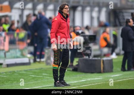 Venezia, Italia. 25th Feb, 2023. Paolo Vanoli Capo Coach di Venezia durante Venezia FC vs Cagliari Calcio, partita italiana di calcio Serie B a Venezia, 25 2023 febbraio Credit: Independent Photo Agency/Alamy Live News Foto Stock