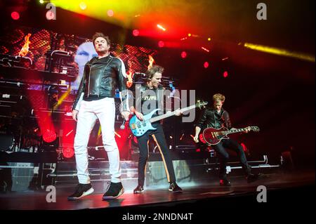 Simon le Bon, John Taylor e Nick Rhodes dei Duran Duran suonano sul palco presso SEE Hydro il 06 dicembre 2015 a Glasgow, Scozia Foto Stock