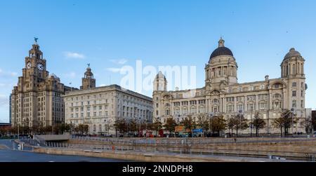Le tre grazie sono costituite dal Royal Liver Building, dal Cunard Building e dal Port of Liverpool Building e si trovano a Liverpool’ Foto Stock