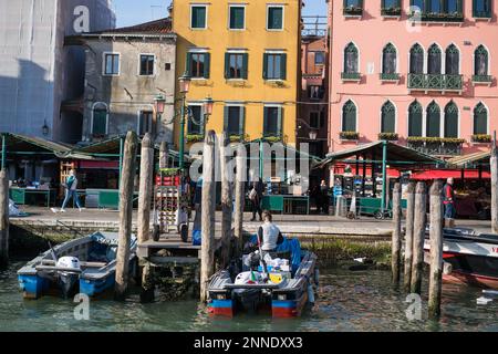 Mercato di Rialto a Venezia, Italia, Europa. Foto Stock