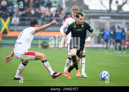 Venezia, Italia. 25th Feb, 2023. Nicholas Pierini di Venezia in azione durante Venezia FC vs Cagliari Calcio, partita italiana di calcio Serie B a Venezia, 25 2023 febbraio Credit: Independent Photo Agency/Alamy Live News Foto Stock