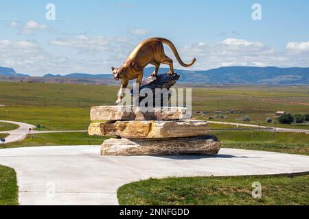 Cougar scultura a Beulah, Wyoming centro di accoglienza quando si entra in stato dal South Dakota, appena fuori dalla interstate 90, orizzontale Foto Stock
