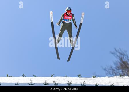 Planica, Slovenia. 25th Feb, 2023. Josie Johnson degli Stati Uniti d'America in azione durante il Women HS 100 Normal Hill Team al FIS Nordic World Ski Championships 2023. Credit: SOPA Images Limited/Alamy Live News Foto Stock