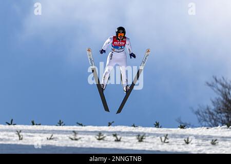 Planica, Slovenia. 25th Feb, 2023. Annika Belshaw degli Stati Uniti d'America in azione durante le donne HS 100 Normal Hill Team al FIS Nordic World Ski Championships 2023. Credit: SOPA Images Limited/Alamy Live News Foto Stock