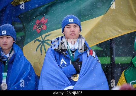 Febbraio 24, 2023. Halifax, Canada. Il pattinatore di velocità Jalen Doan dell'Alberta ottiene la sua terza medaglia d'oro ai Giochi invernali del Canada in condizioni innevate Foto Stock