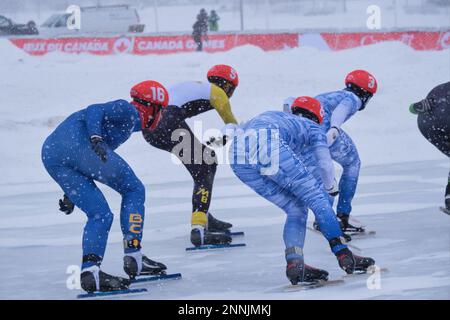 Febbraio 24, 2023. Halifax, Canada. Gli skater in azione in condizioni di neve pesante a Winter Canada Games Mass Start gara Foto Stock