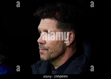 Madrid, Spagna. 25th Feb, 2023. Atletico de Madrid allenatore capo Diego Pablo Cholo Simeone visto durante la partita la Liga tra il Real Madrid e Atletico de Madrid allo stadio Santiago Bernabeu di Madrid. Punteggio finale; Real Madrid 1:1 Atletico de Madrid Credit: SOPA Images Limited/Alamy Live News Foto Stock