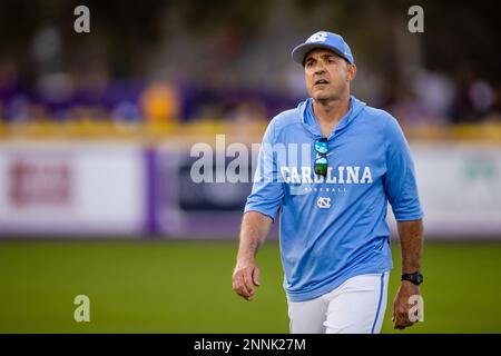 Greenville, North Carolina, Stati Uniti. 24th Feb, 2023. North Carolina Tar Heels Head Coach Scott Forbes prima della partita di baseball NCAA contro i pirati della East Carolina allo stadio Clark Leclair di Greenville, NC. (Scott Kinser). Credit: csm/Alamy Live News Foto Stock