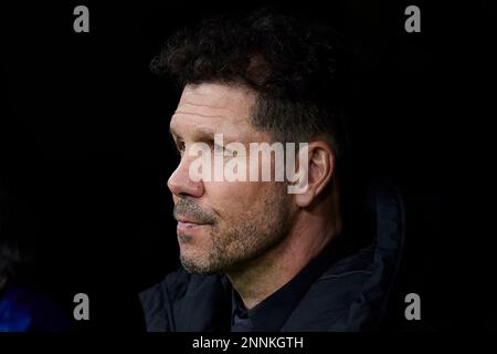 Madrid, Spagna. 25th Feb, 2023. Atletico de Madrid allenatore capo Diego Pablo Cholo Simeone visto durante la partita la Liga tra il Real Madrid e Atletico de Madrid allo stadio Santiago Bernabeu di Madrid. Punteggio finale; Real Madrid 1:1 Atletico de Madrid (Foto di Ruben Albarran/SOPA Images/Sipa USA) Credit: Sipa USA/Alamy Live News Foto Stock