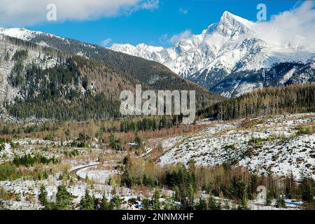 Valle silenziosa e collina di Krivan in alta Tratras, Slovacchia Foto Stock