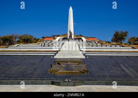 Obelisco sul National Heroes Acre, Memoriale di guerra della Repubblica di Namibia, Auas Mountains, vicino Windhoek, Khomas Regione, Namibia Foto Stock